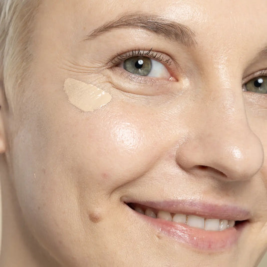 Uoga Uoga Invisible Hero concealer swatch in shade 671 under eye