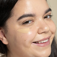 Uoga Uoga Invisible Hero concealer swatch in shade 672 under eye